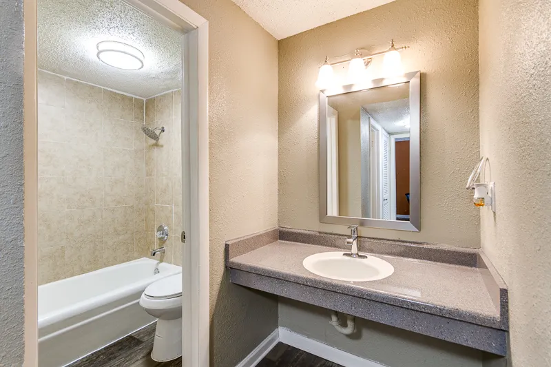 Catalina — Bathroom